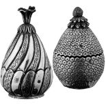 Zwei Silberdosen Türkei um 1900. In Form einer Frucht, mit Scharnierdeckel. Eine mit Punzen. Höhe