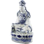 Blau-weisse Porzellanfigur China Wanli-Periode (1573-1619). Guanyin im Meditationssitz auf