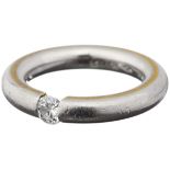 Diamant-Ring Platin 950. Spannring mit einem Brillanten von ca. 0.24 ct. Mit kleiner Auskerbung.