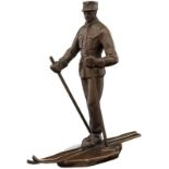 Wienerbronze "Skifahrer" Um 1900. "Skifahrender Soldat". Patinierte Bronzefigur. Unsigniert. Höhe 12