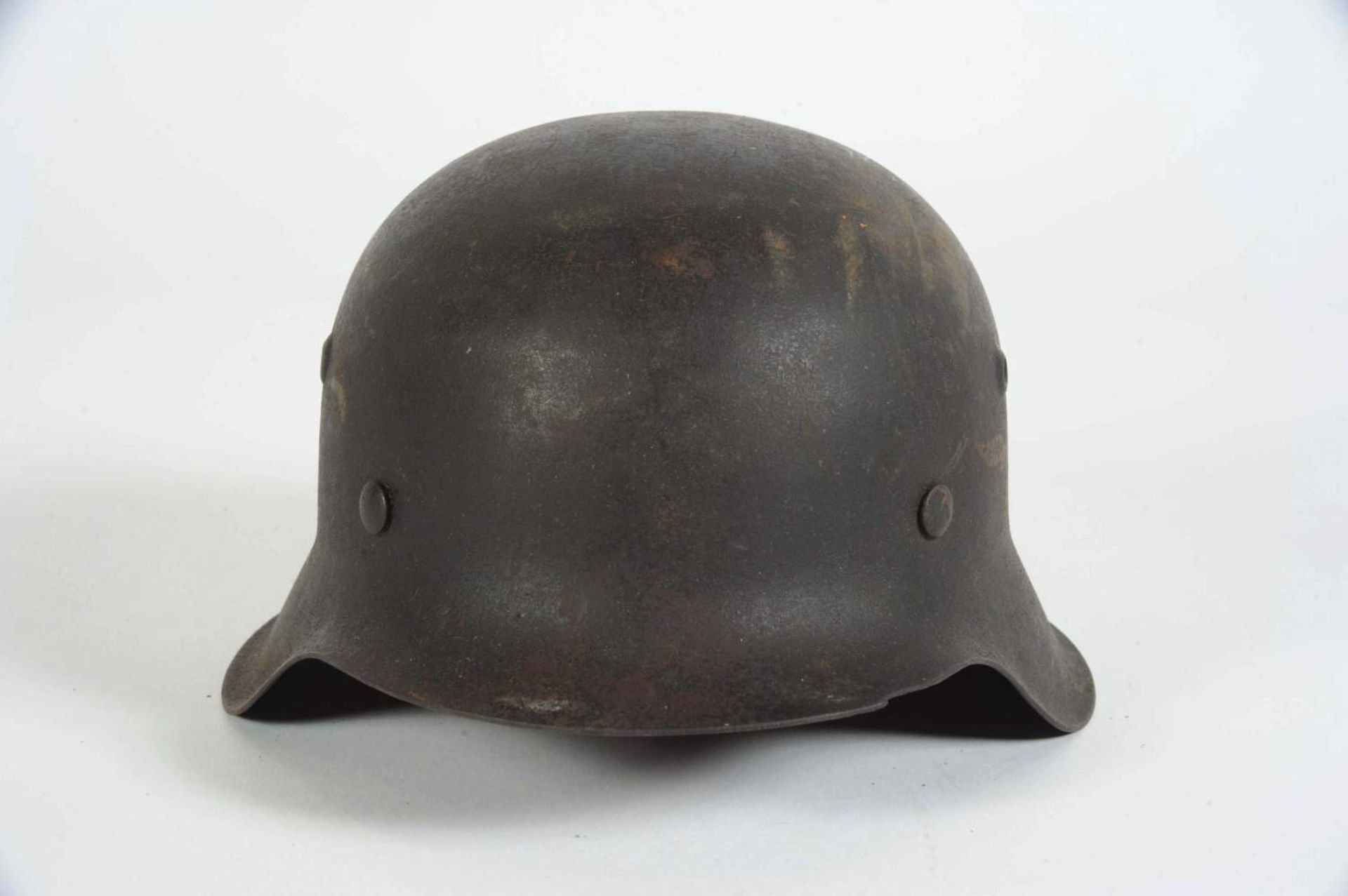 Casque d'acier Mod 1942 de larmée de lair, peinture feldgrau, insigne 95 %, manque la jugulaire.