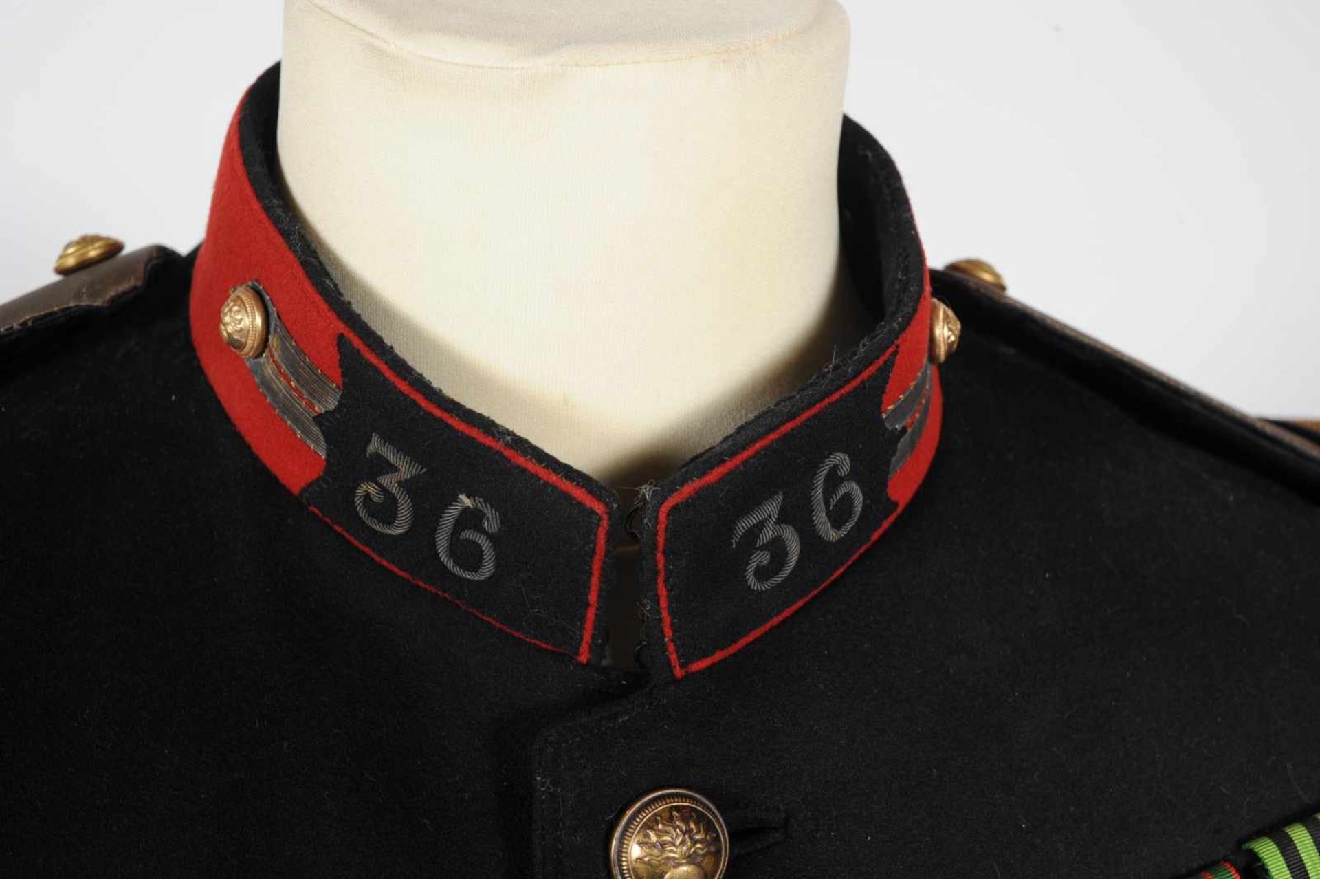 Tenue du lieutenant-colonel Ogier de Baulny du 36e Territorial: vareuse mod 1893 en drap noir à - Bild 2 aus 6