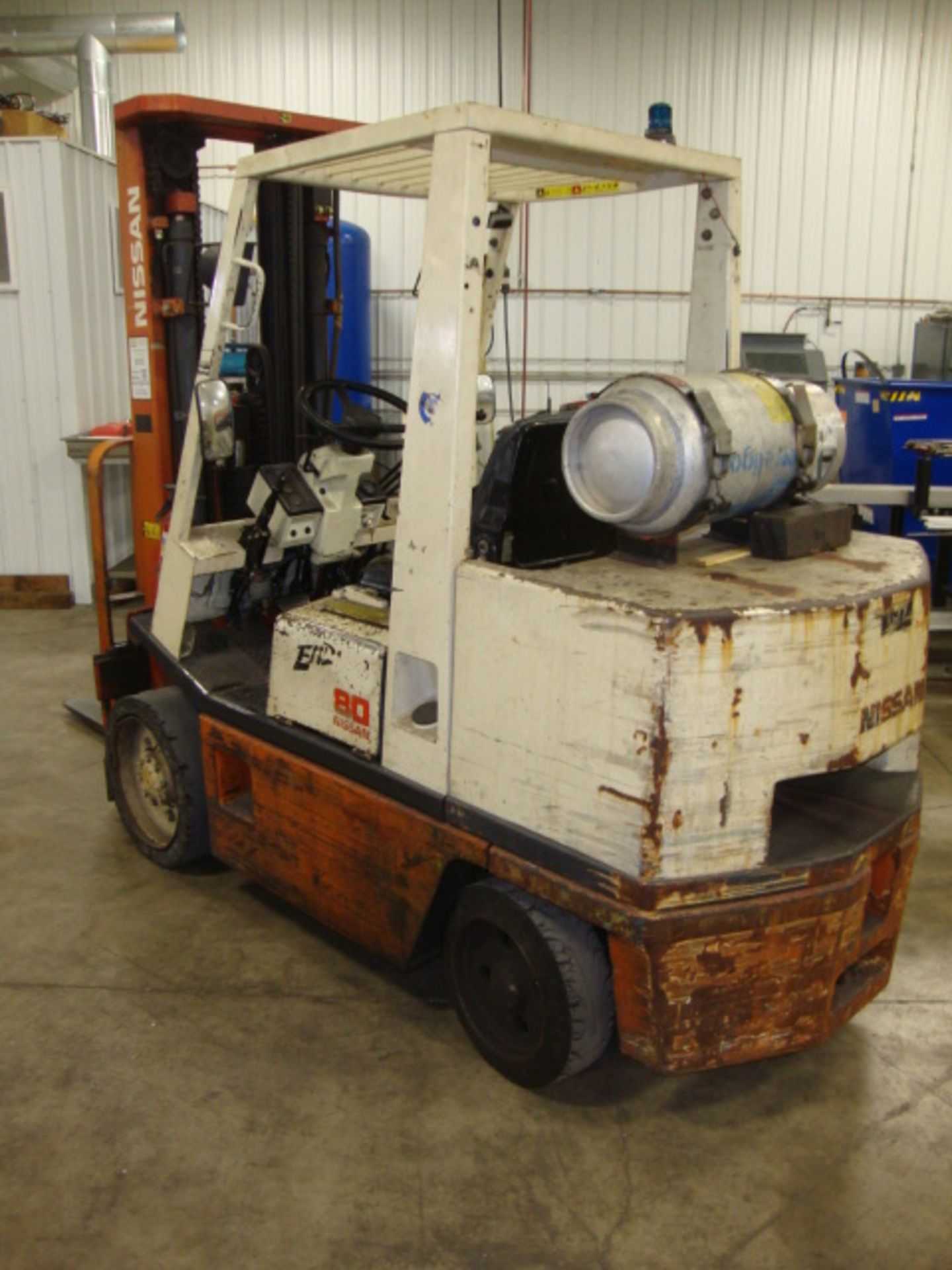 Nissan 80 LP Forklift, 8000lb capacity, 191" Lift, Sideshift, solid tires, Note: Does NOT include - Image 3 of 9