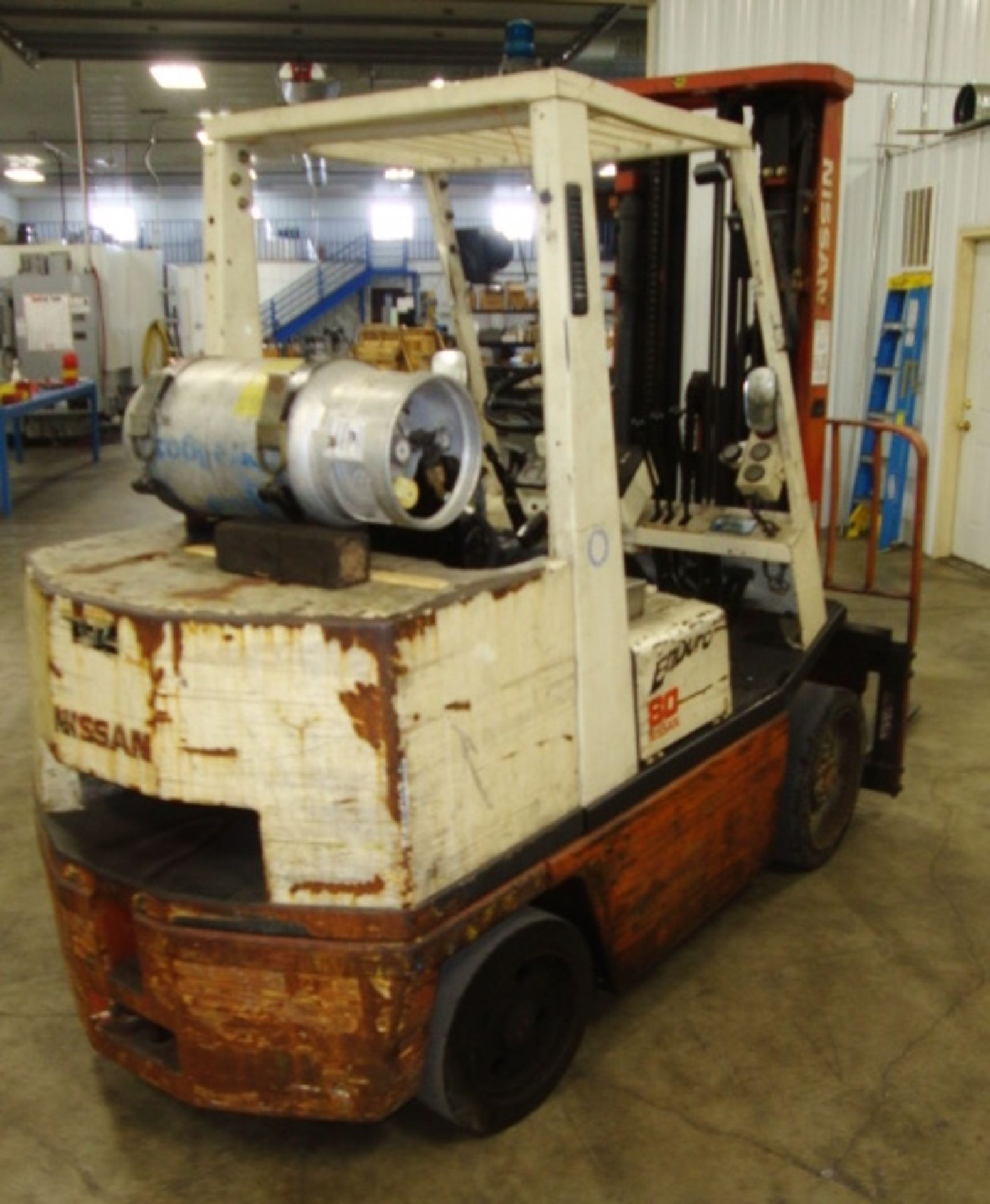 Nissan 80 LP Forklift, 8000lb capacity, 191" Lift, Sideshift, solid tires, Note: Does NOT include - Image 4 of 9