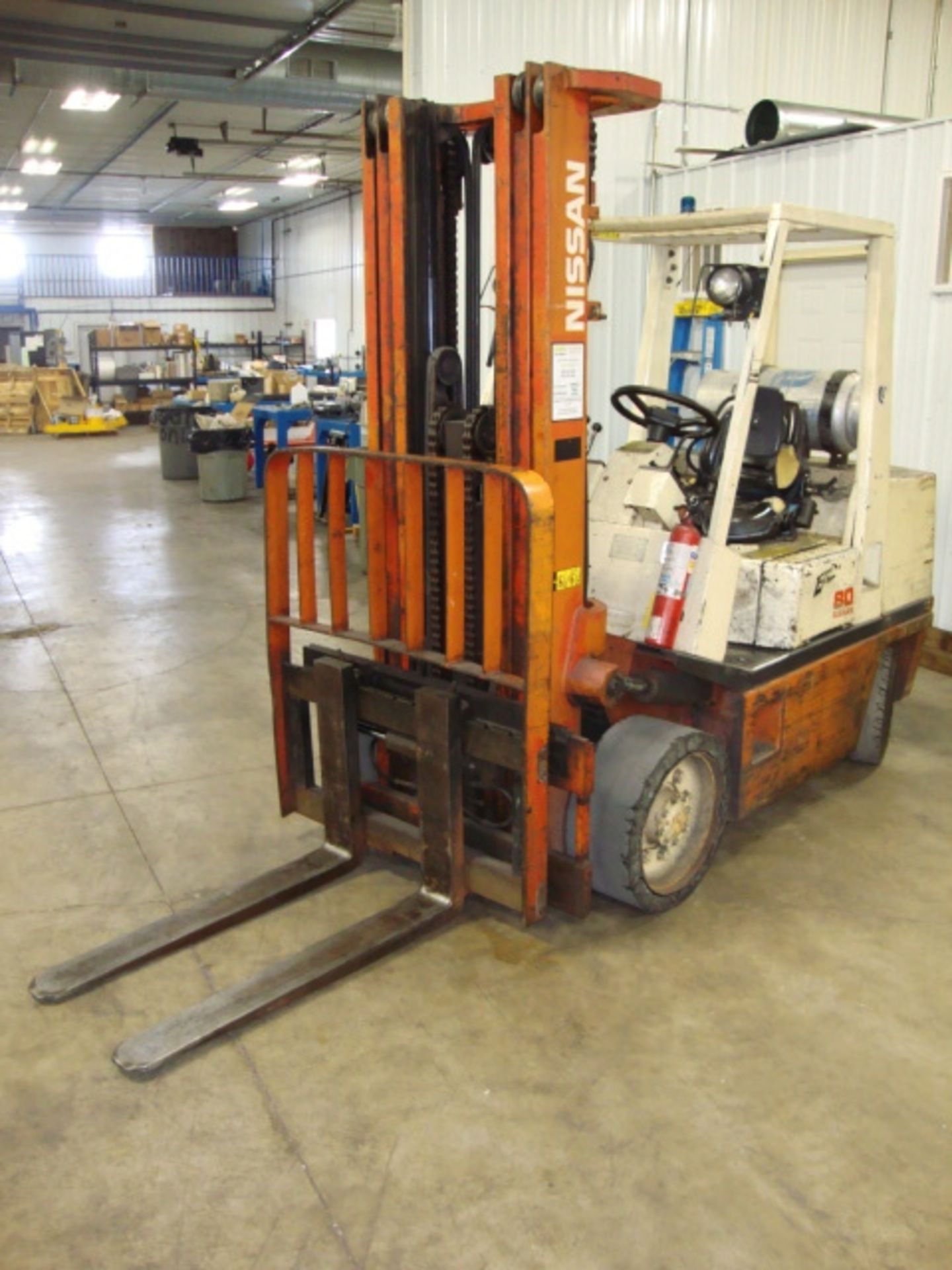 Nissan 80 LP Forklift, 8000lb capacity, 191" Lift, Sideshift, solid tires, Note: Does NOT include - Image 2 of 9