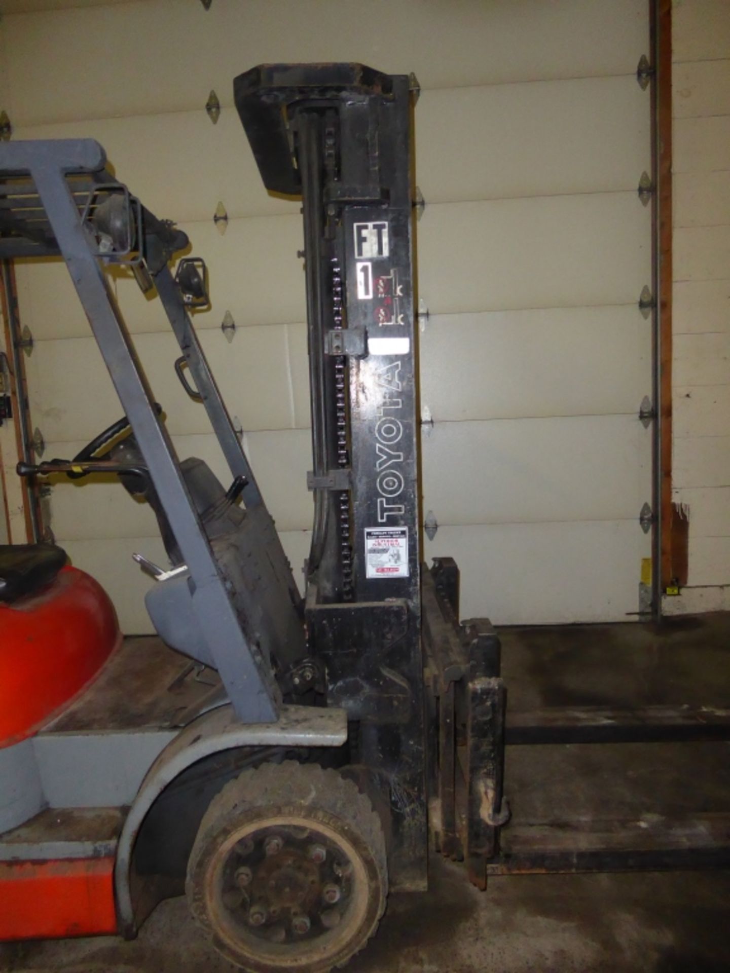 Toyota Forklift We are pleased to bring to you this running Toyota Forklift. This forklift has 21, - Image 7 of 9