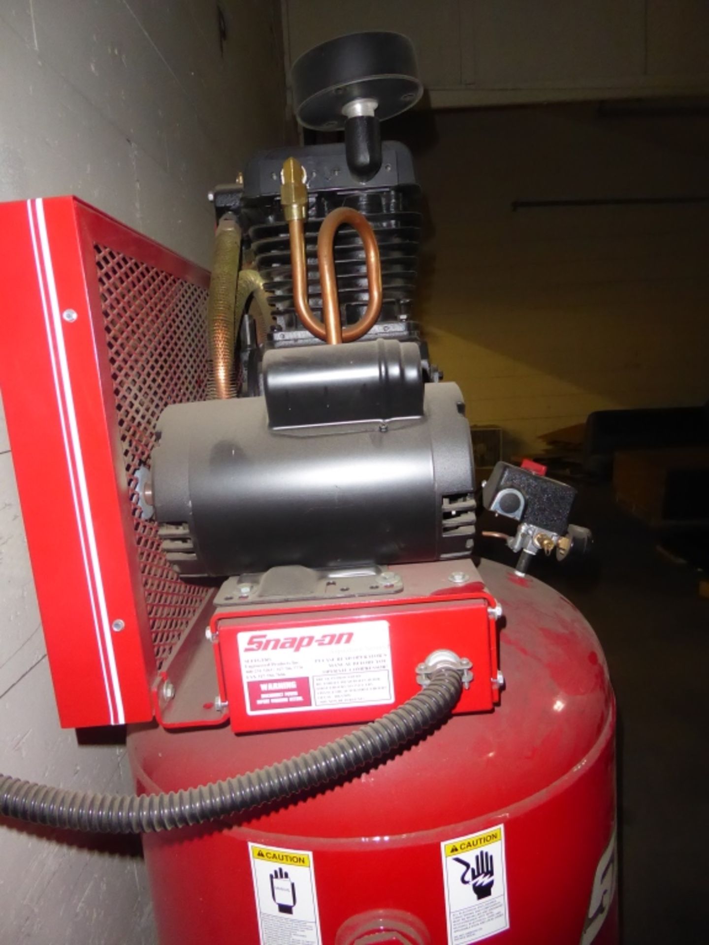 Snap On 5 HP 70 Gallon Air Compressor Nearly new air compressor which retails at $3,695.00 on Snap - Image 2 of 4