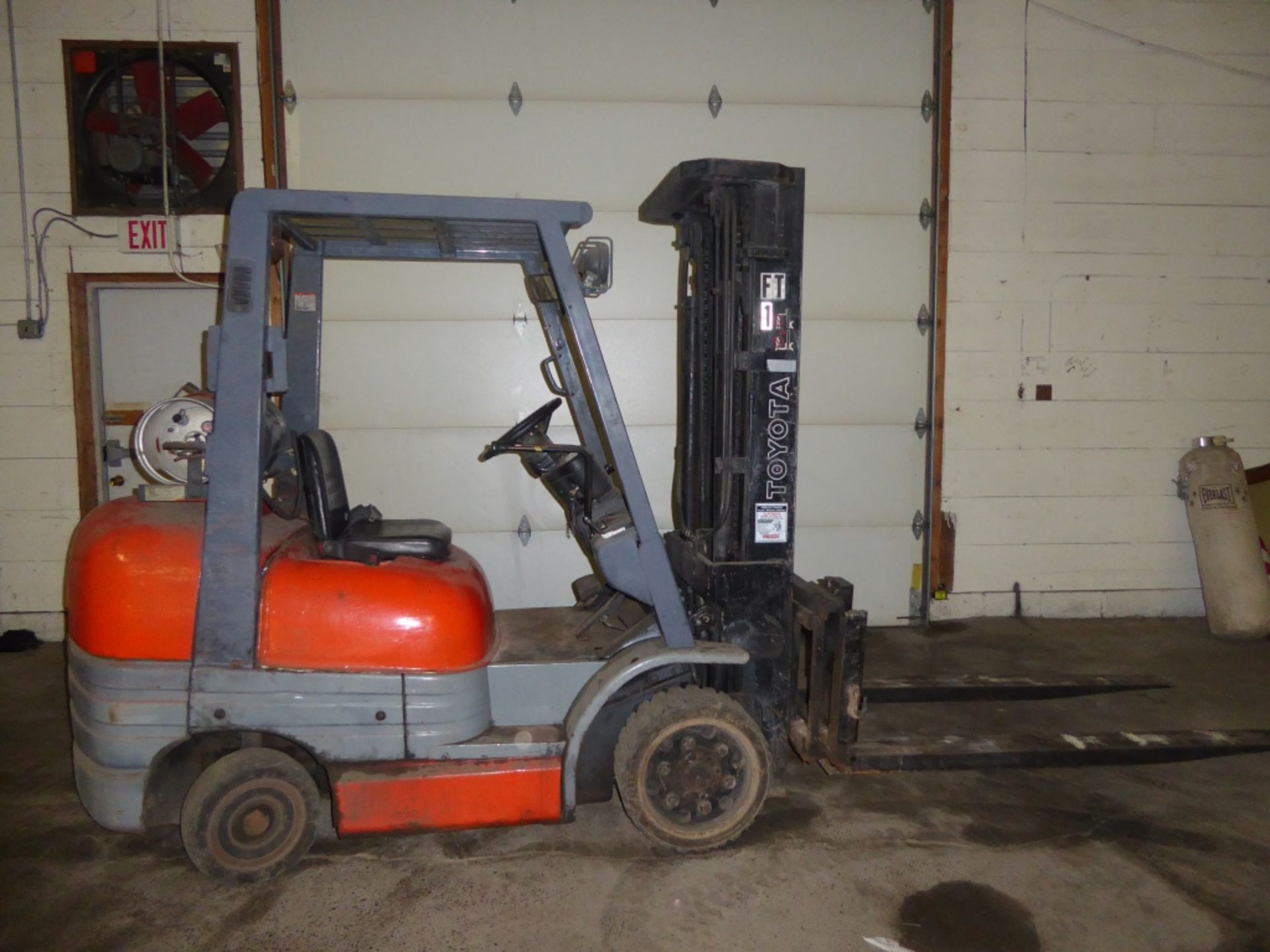 Toyota Forklift We are pleased to bring to you this running Toyota Forklift. This forklift has 21, - Image 9 of 9