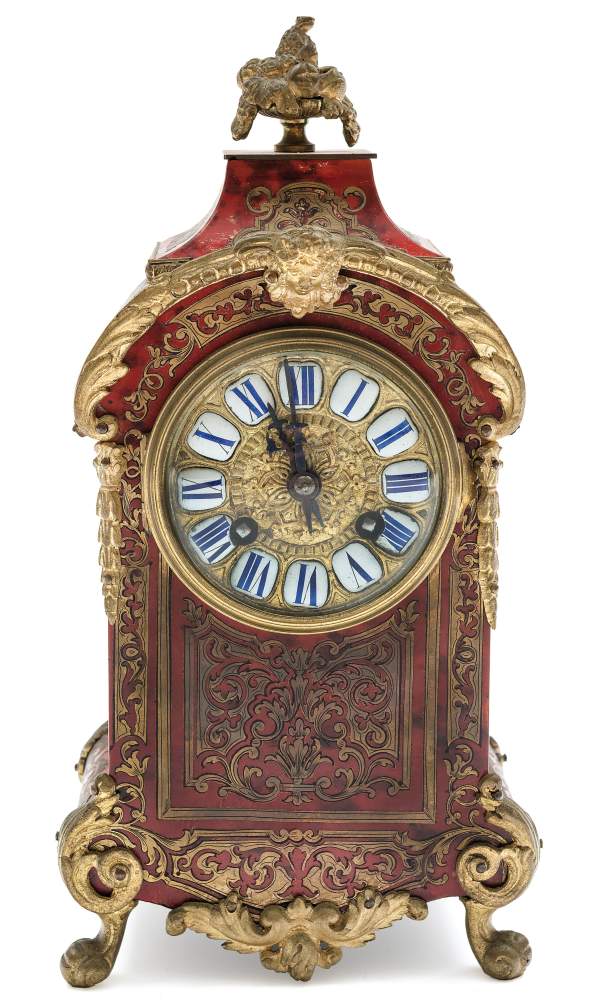 Reloj de sobremesa francés Boulle, Napoleón III, h. 1870. Numeración romana en porcelana. Maquinaria