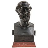 LUCIEN PALLEZ (París, 1853  1932) Emile Avcier Figura realizada en bronce. firmado: Firmado y