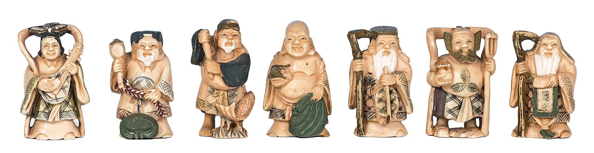 Conjunto de siete Netsukes en marfil tallado. Trabajo Chino, Siglo XX. Altura: 5 cms.