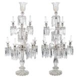 Importante pareja de candelabros de Salón de nueve brazos de cristal tallado de bacarrat. Trabajo