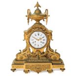 Reloj de sobremesa francés, estilo Luís XVI en bronce dorado. Trabajo Francés, Siglo XIX. Esfera