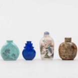 Conjunto de cuatro Snuffs realizados en porcelana, cristal, jade. Trabajo Chino, Siglo XX. Faltan