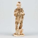 Cacharrero Figura en marfil tallado. Trabajo Chino, Finales del Siglo XIX  Principios del Siglo