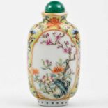 Snuff Bottel en porcelana china. Trabajo Chino,finales del Siglo XIX - Principios del Siglo XX.