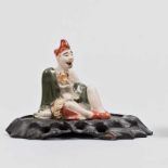 Ji Gong Figura en porcelana China y biscuit. Trabajo Chino, Siglo XX. La lengua móvil. Apoya sobre