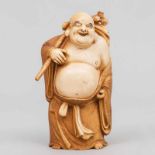 Buda de la Felicidad Figura en marfil tallado. Trabajo Japonés, Finales del Siglo XIX  Principios