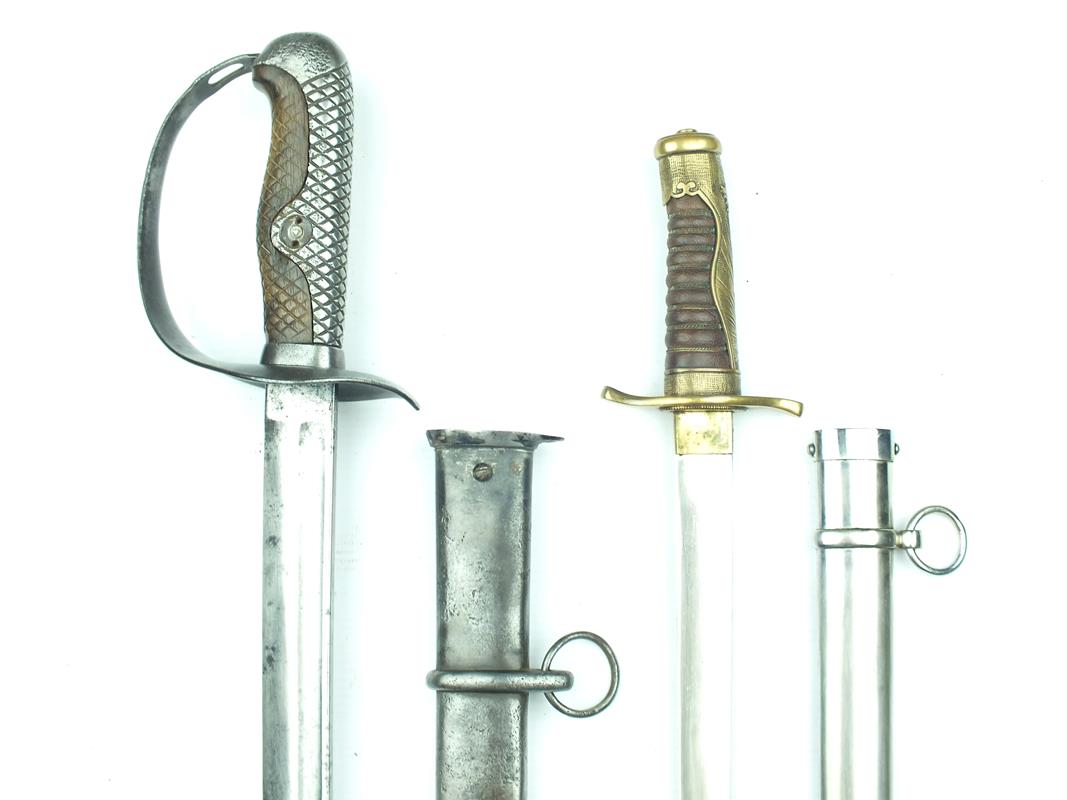 A Japanese Model 1899 NCO's sabre and a Police dirk, the sabre with 76.5cm blade and stamped with - Image 3 of 9