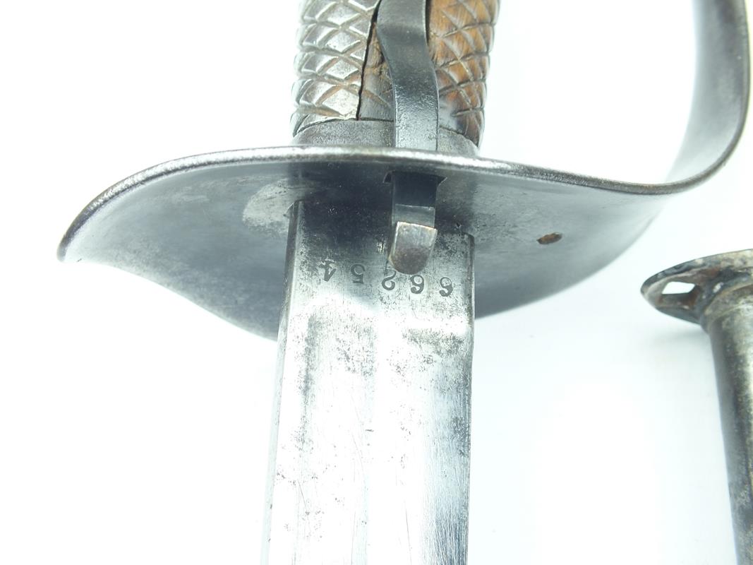 A Japanese Model 1899 NCO's sabre and a Police dirk, the sabre with 76.5cm blade and stamped with - Image 5 of 9