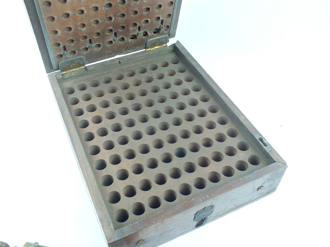 An Erskine patent reloading box, together with four various roll turnover tools. (5) - Image 4 of 9