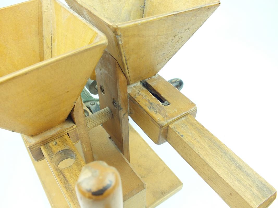 An unusual bench mounted wooden and iron shot dispenser reloading machine, the handmade box wood - Image 7 of 9