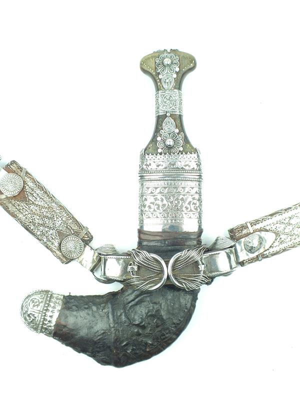 A white metal mounted Arab Jambiya, 18cm sharply curved blade with raised medial ridge,