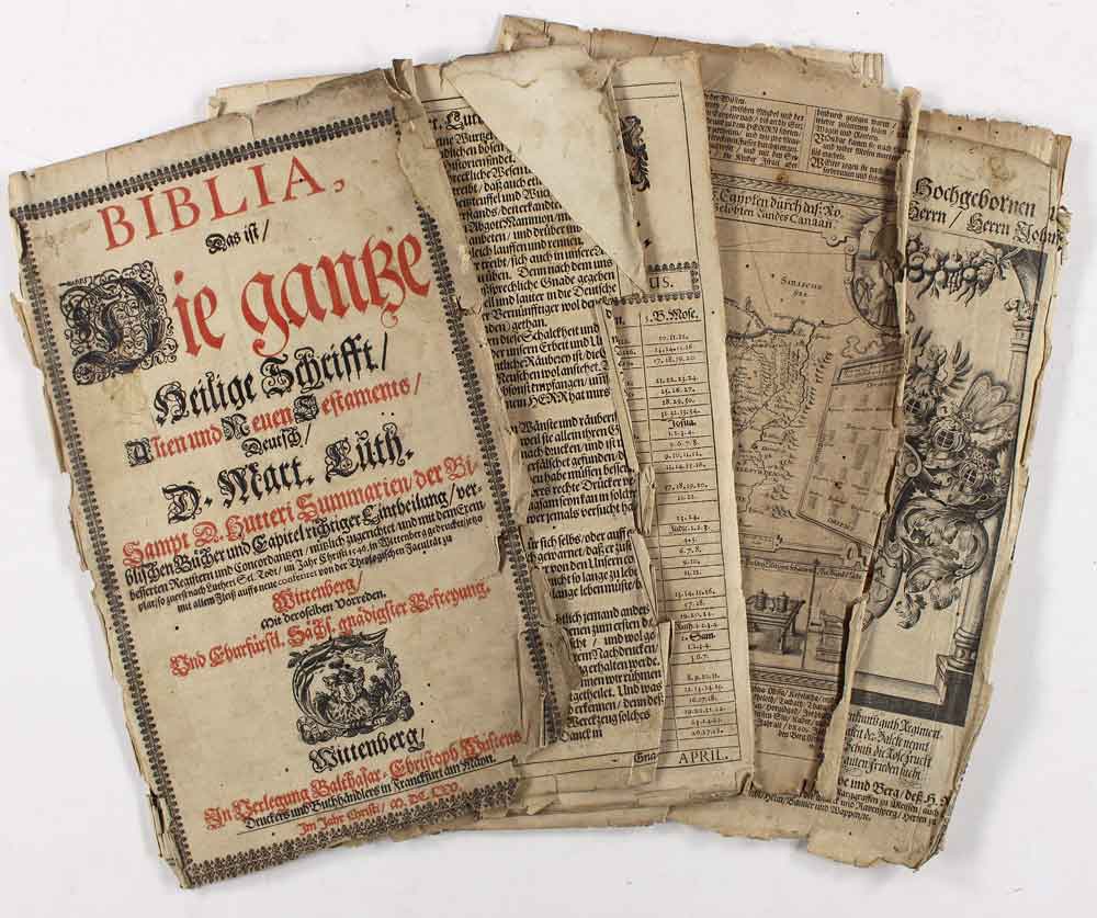 Fragmente einer Bibel. 11 Bl. aus 'Biblia, ... ganze Heilige Schrift...' v. M.Luther, Ffm. 1654.