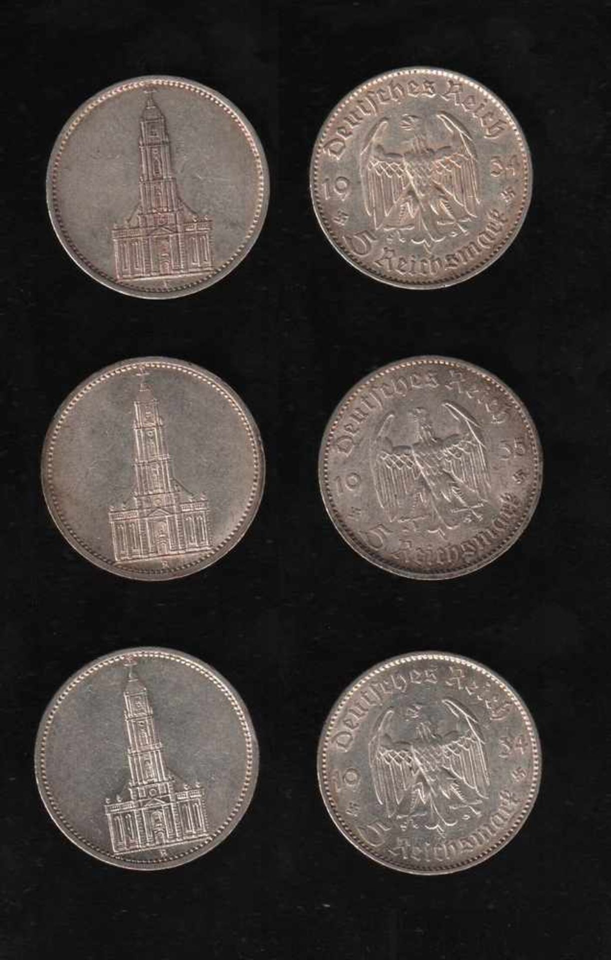 # Deutsches Reich. 32 Silbermünzen zu 5 Reichsmark und 2 Silbermünzen zu 2 Reichsmark. Erster