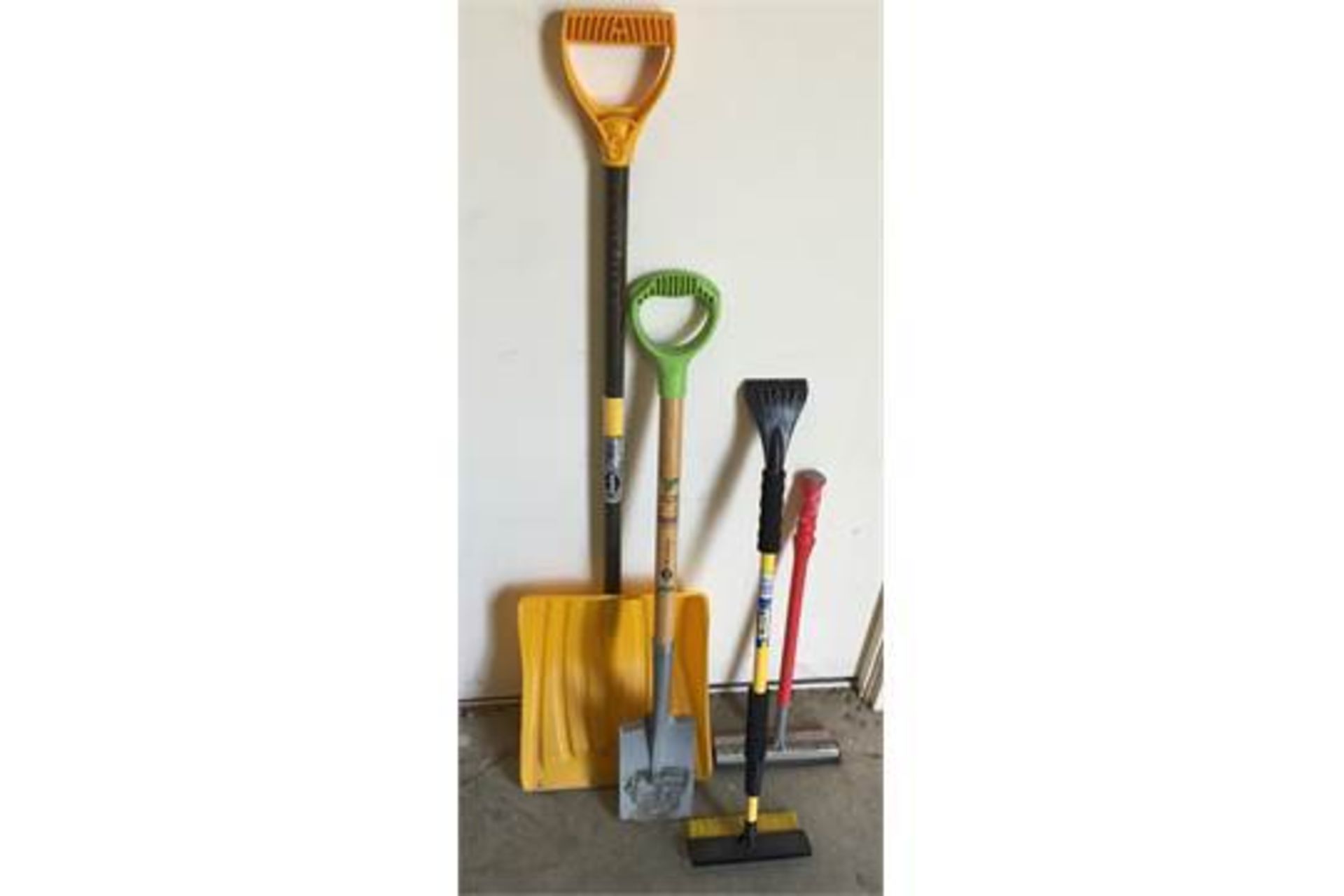 MISC SHOVEL LOT 4 PIECES TOTAL