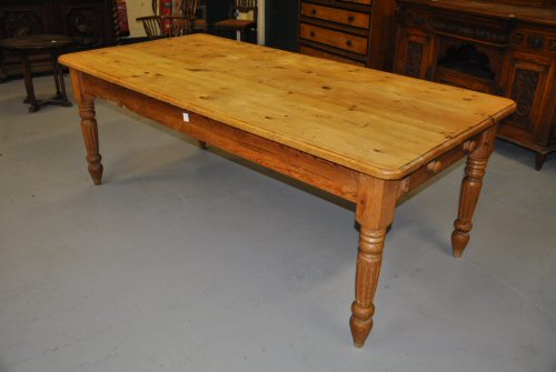 Late Edwardian pine kitchen farmhouse table with fitted drawer on turned supports