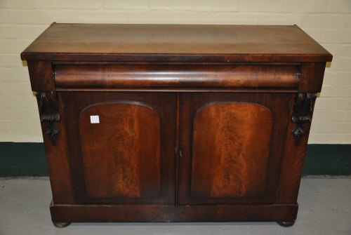 Victorian mahogany finished chiffonnier base with fitted drawer & raised arched panel doors (back