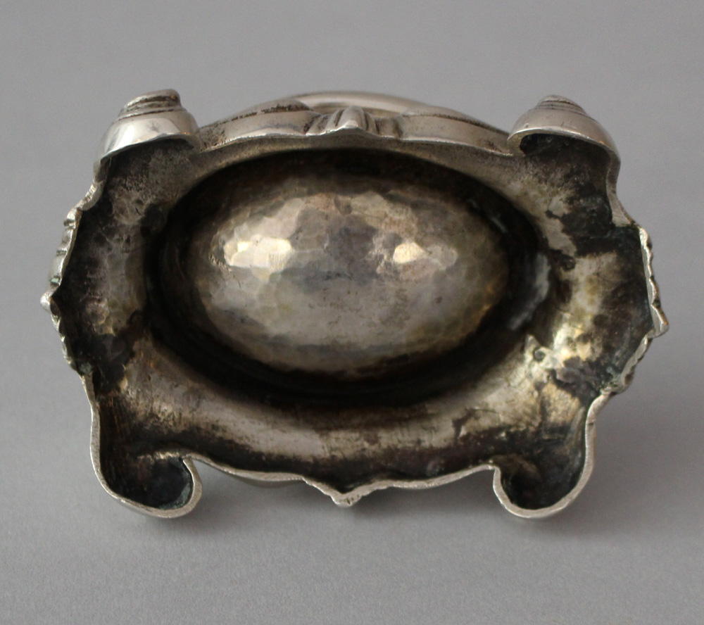 Augsburg silver salt bowl, oval form with shaped base in scroll ending, hand chased with Augsburg - Image 2 of 3