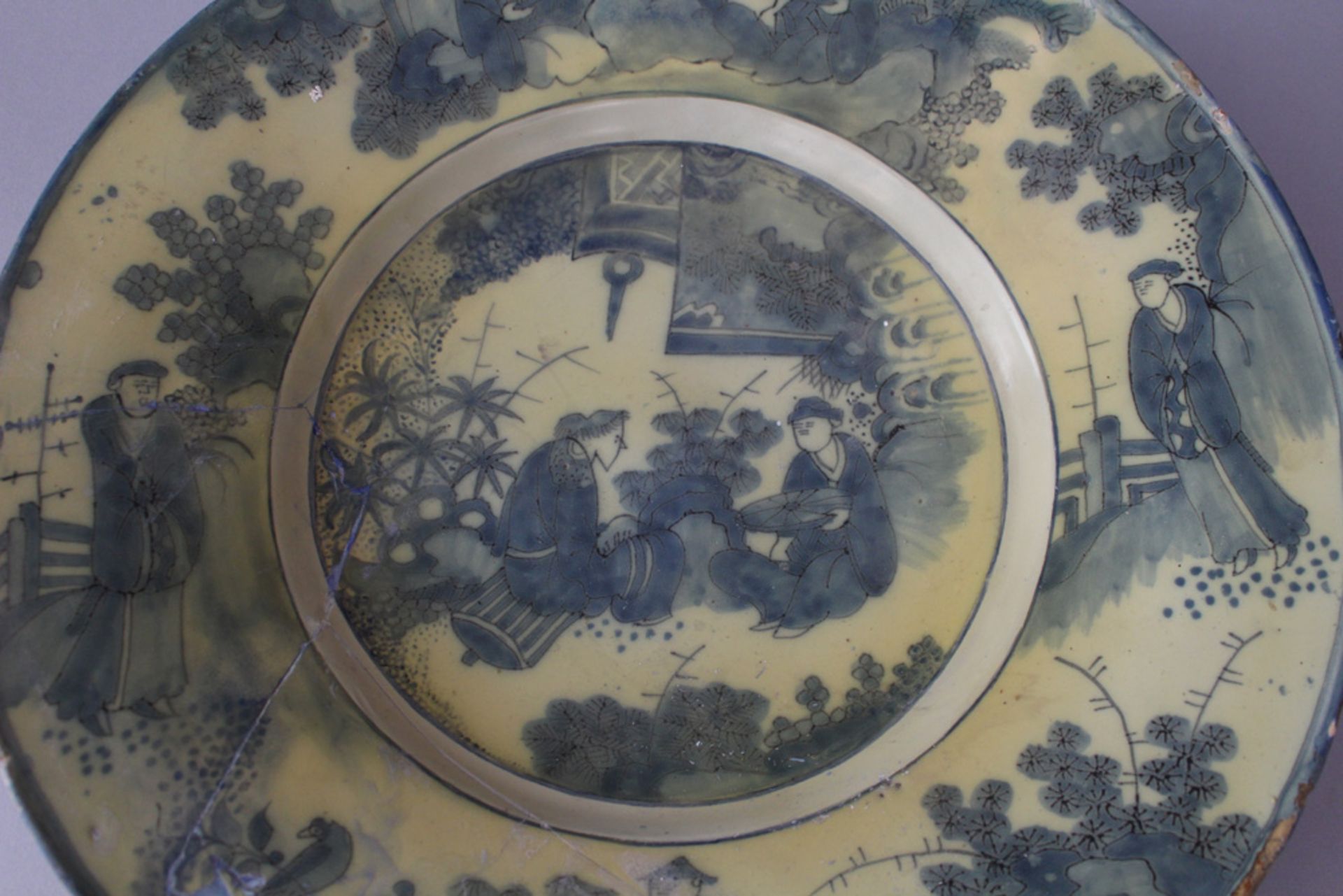 Francfort Majolica dish with painted blue Chinese people and landscapes on white ground, wide - Bild 2 aus 3