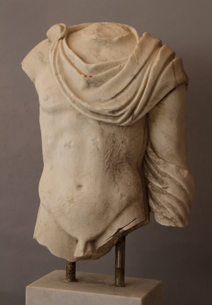 Wide marble torso of a Roman male nude with toga in ancient style; parts missing, weathered, parts - Image 2 of 3