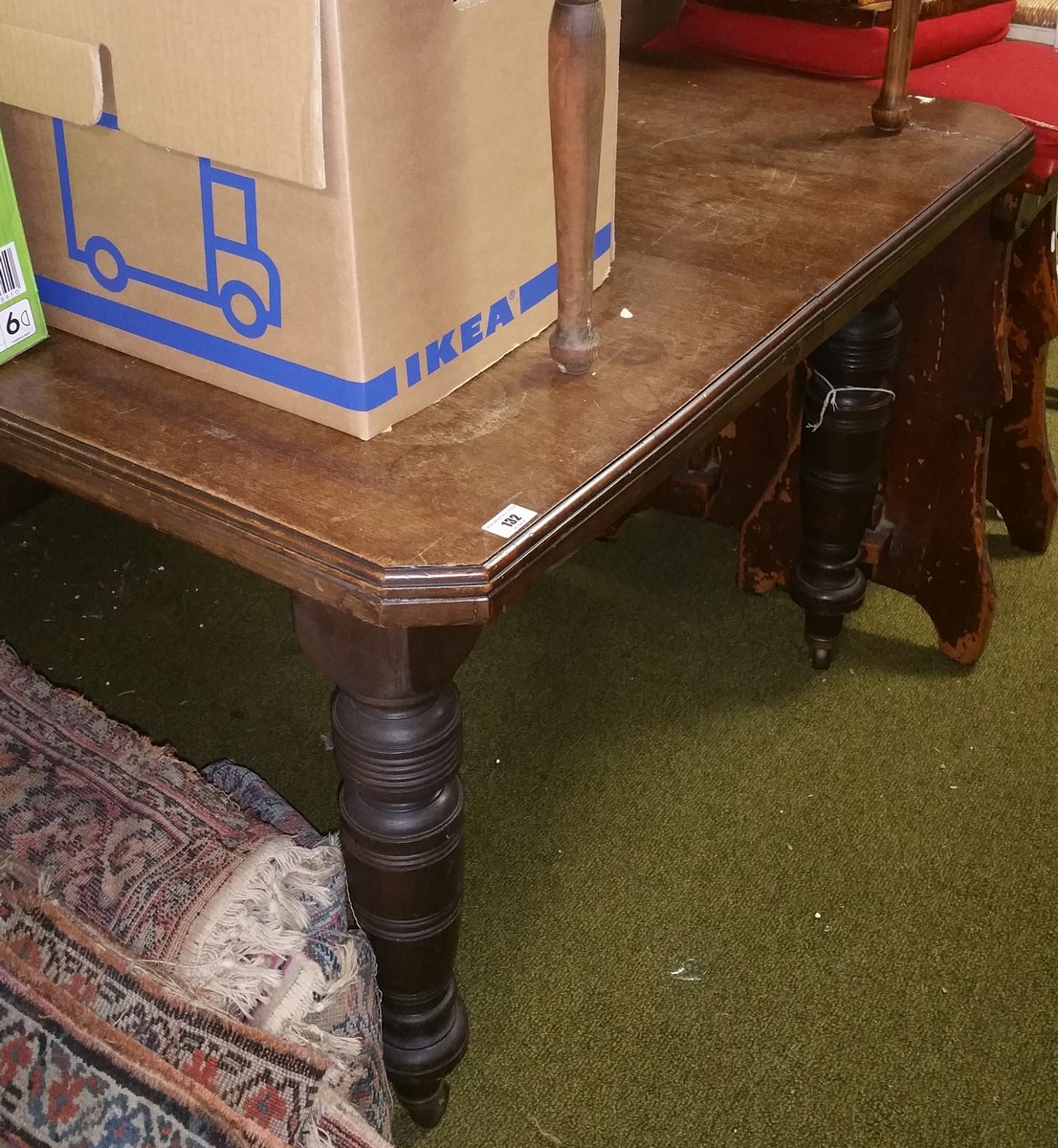 An Edwardian Walnut Rectangular Top Extending Dining Table.