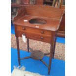 A GEORGIAN MAHOGANY WASHING TABLE.