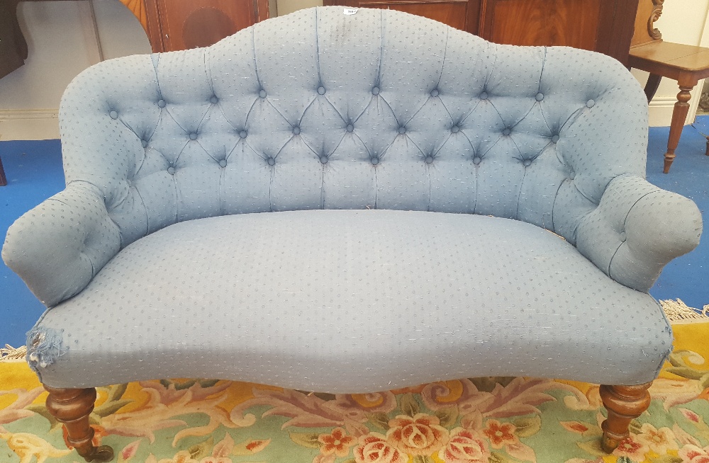A 19TH CENTURY DEEP BUTTONED TWO SEATER SALON SETTEE.