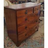 A GEORGIAN MAHOGANY BOW FRONTED CHEST OF DRAWERS.