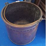 A GOOD 19TH CENTURY COPPER HAMMERED COAL BUCKET.