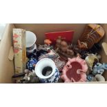 A BOX LOT OF VARIOUS CERAMICS.