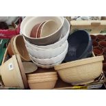 A BOX LOT OF VINTAGE KITCHENALIA to include traditional mixing bowls etc.