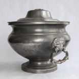 A GOOD 19TH CENTURY PEWTER LIDDED CAULDRON with lion mask ring handles.