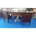 A SUPERB QUALITY EARLY 20TH CENTURY MAHOGANY SERPENTINE SIDEBOARD with a carved edge, fitted with