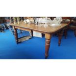 A LATE 19TH/EARLY 20TH CENTURY WALNUT EXTENDING TABLE with one leaf, approx. 5'x3'6".