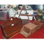 A 19TH CENTURY MAHOGANY STATIONERY RACK, & TWO WALL BRACKETS (3).