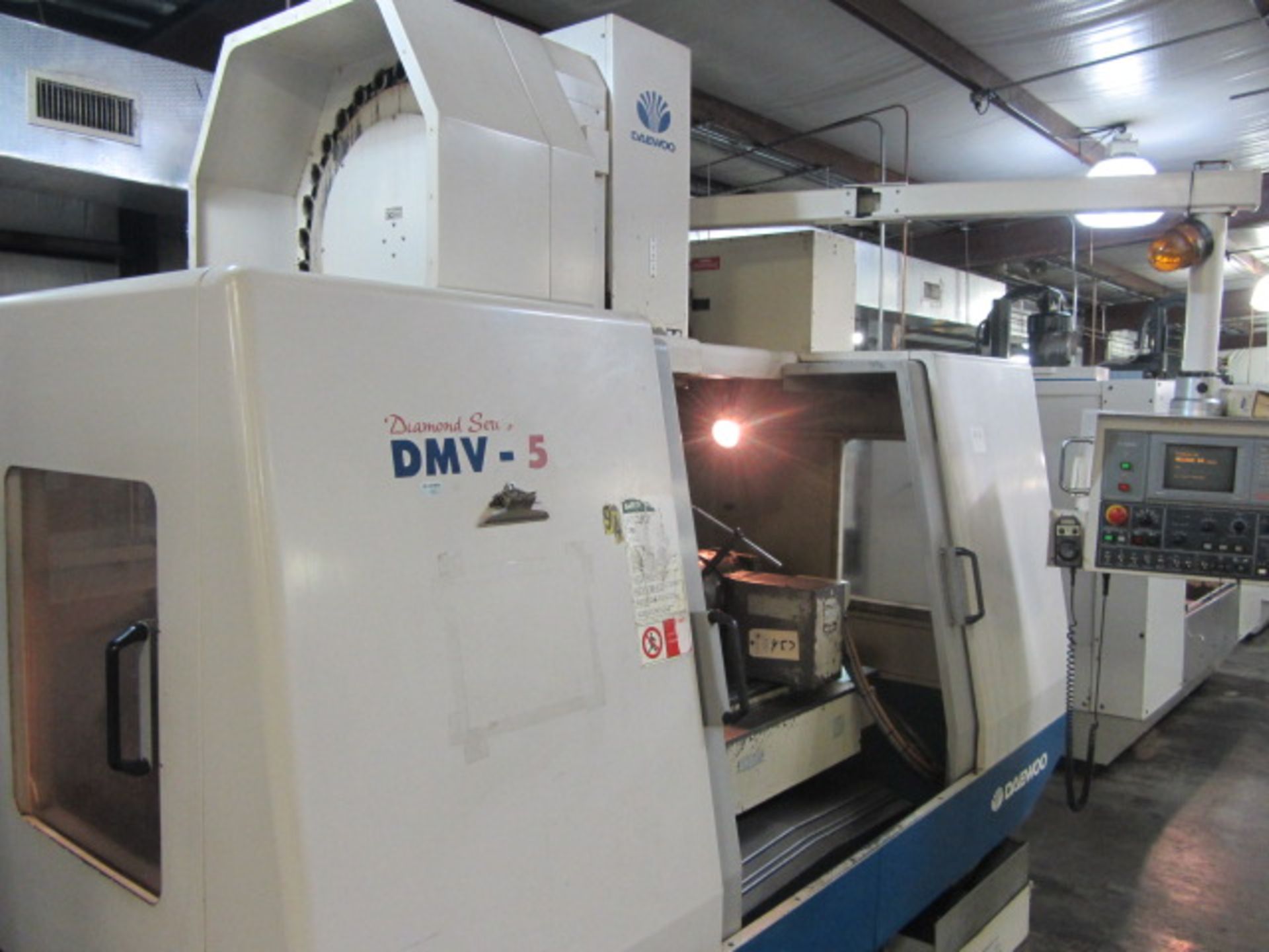 Daewoo Model DMV-500 Diamond Series CNC Vertical Machining Center with 20'' x 47'' Table, 32'' X- - Image 4 of 5
