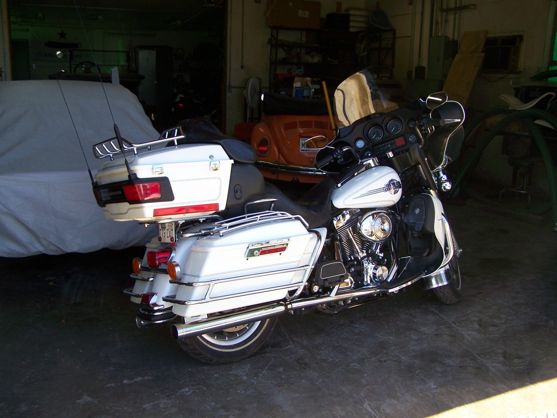 Harley Davidson Ultra Classic Electra Glide Motorcycle with CB & Intercom, Belt Drive, 5 Speed - Image 2 of 2