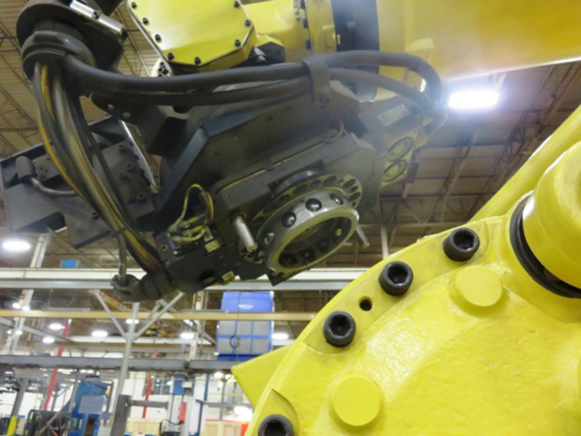 Fanuc Model M-900iB/700 Heavy Payload Material Handling Robot with Fanuc iR2D Infrared Vision Type - Image 2 of 6