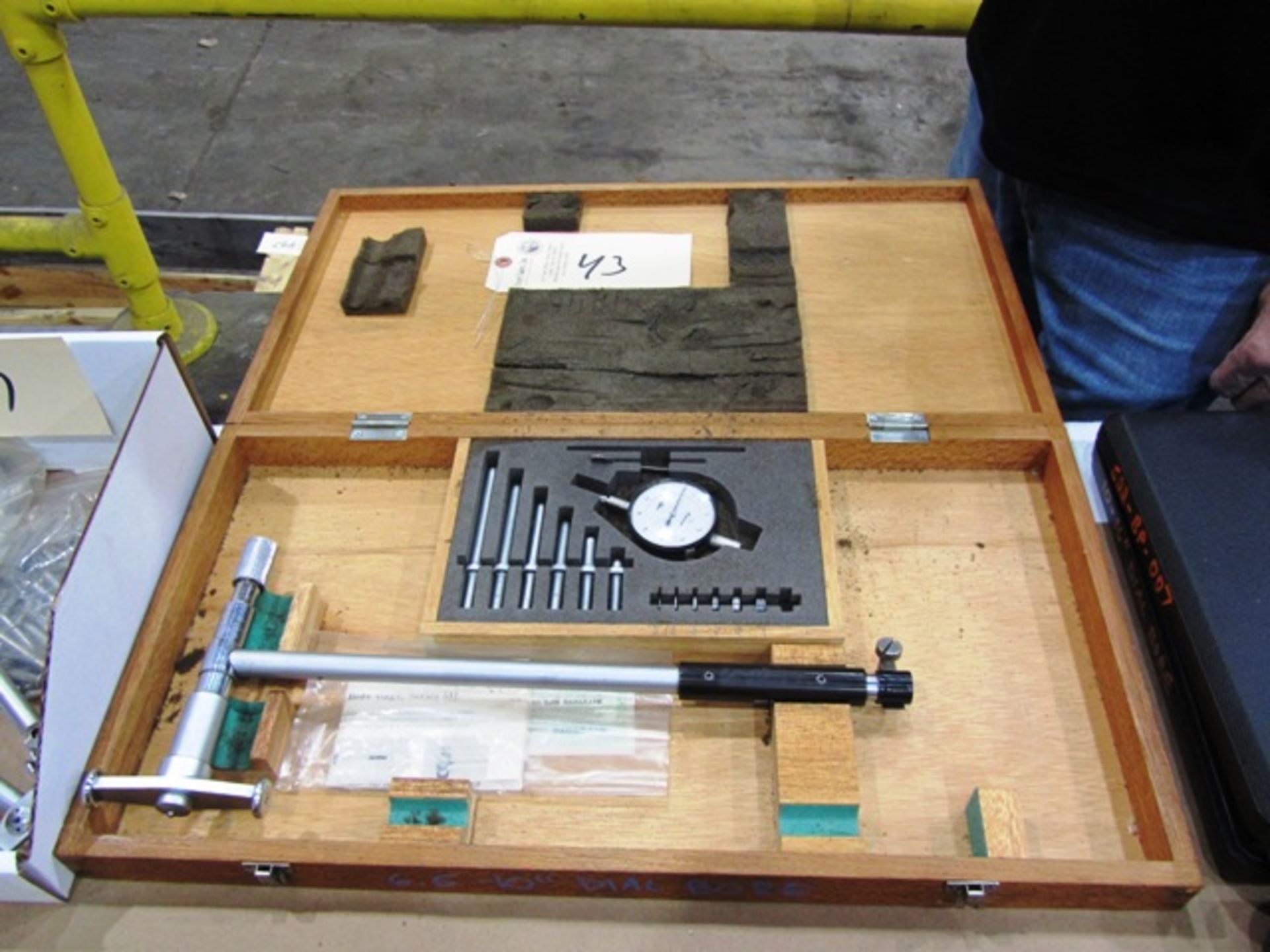 Mitutoyo 6.5''-10'' Dial Bore Gauge